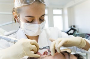 Zahnspangen für Erwachsene - lieber spät als nie